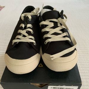 NIB Teva Freewheel Washed Canvas True Black Sneakers